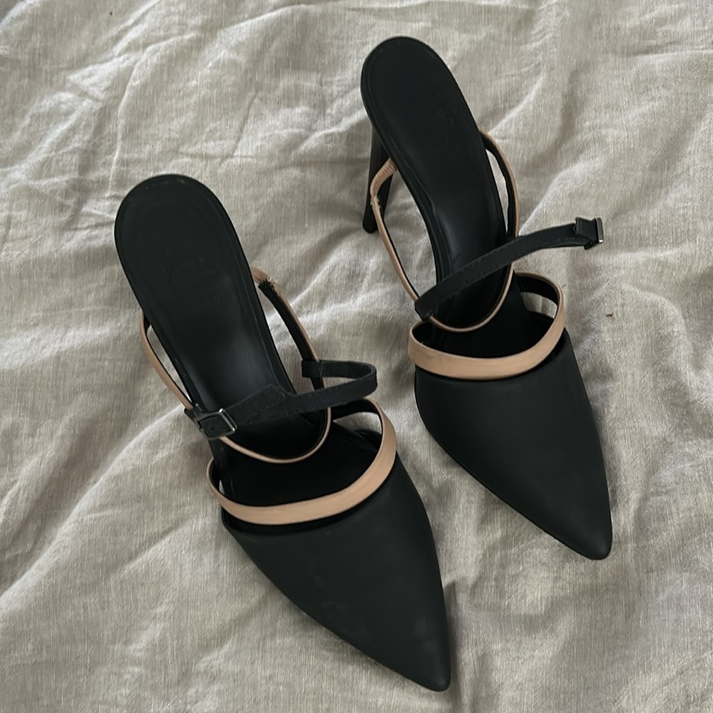 TIBI Heel Tan Black Strappy Kitten Slingback. Size 38